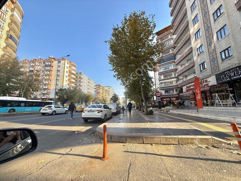 Diclekent Ana Cadde Üzerinde En Nezih Sitede 3+1