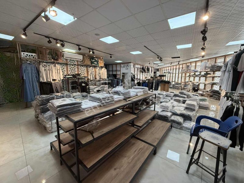 Merkezi Konumda Çift Katlı Kiralık Dükkan