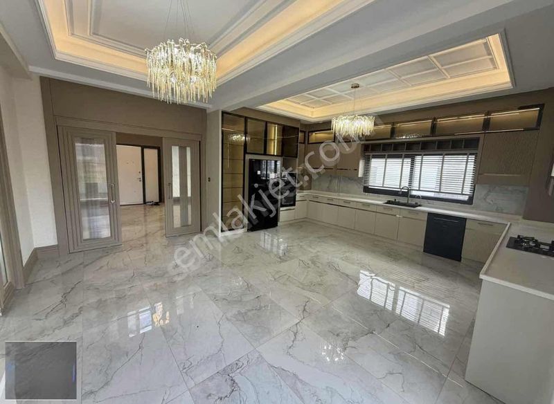 75 Yol Bitimi Nirvana Villaları 6+1 Triplex