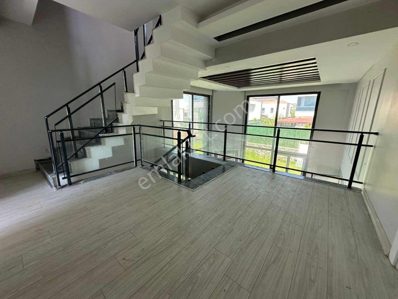 Milano Villalarında 5.5+1 Tripleks Villa