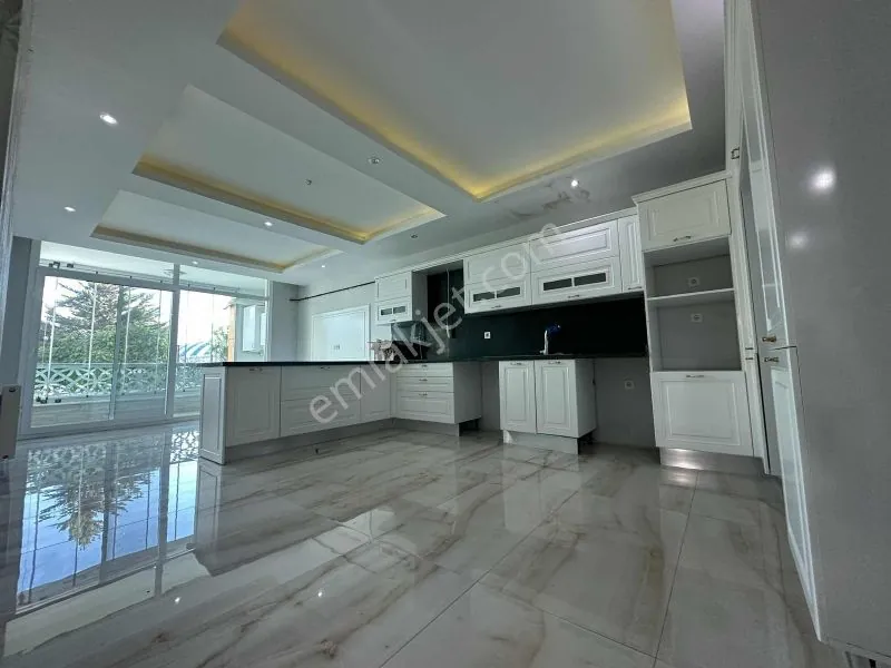Pia Kalitesiyle Park 75 İn Yanı Başında 3.5+1 Daire