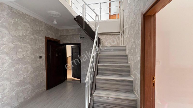 Teras Katlı 5+1 Masraflı Satılık Daire