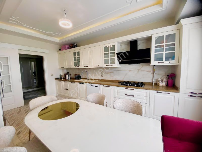 50. Yol Bulutbey Rönesans'ta Site İçi Manzaralı 4+1 Daire
