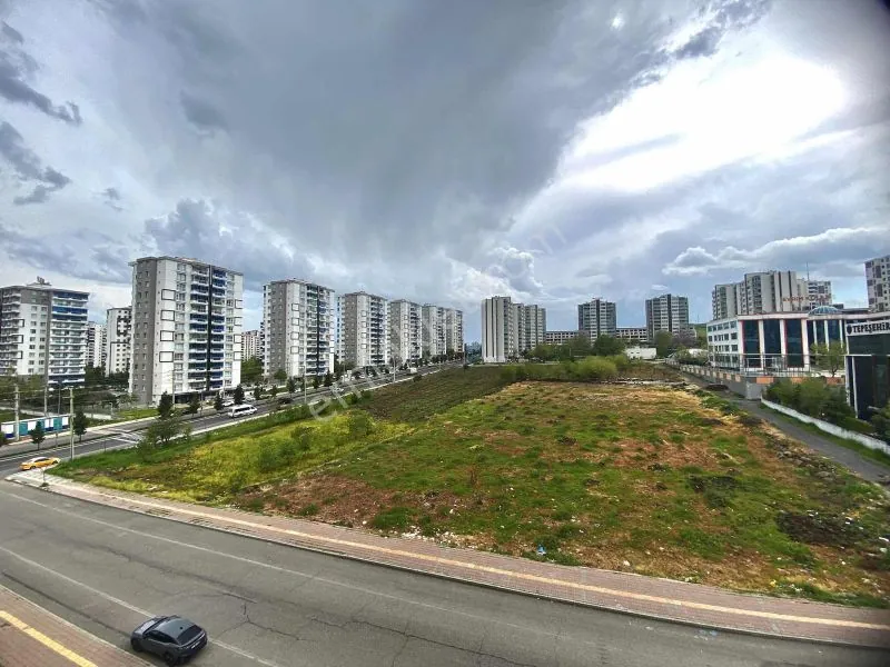 Bulutbey Rönesans'ta Manzaralı 4.5+1 Ara Kat Daire