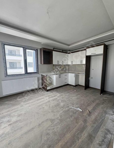 Üçkuyu'da Ara Katta 1+1 Kiralık Daire